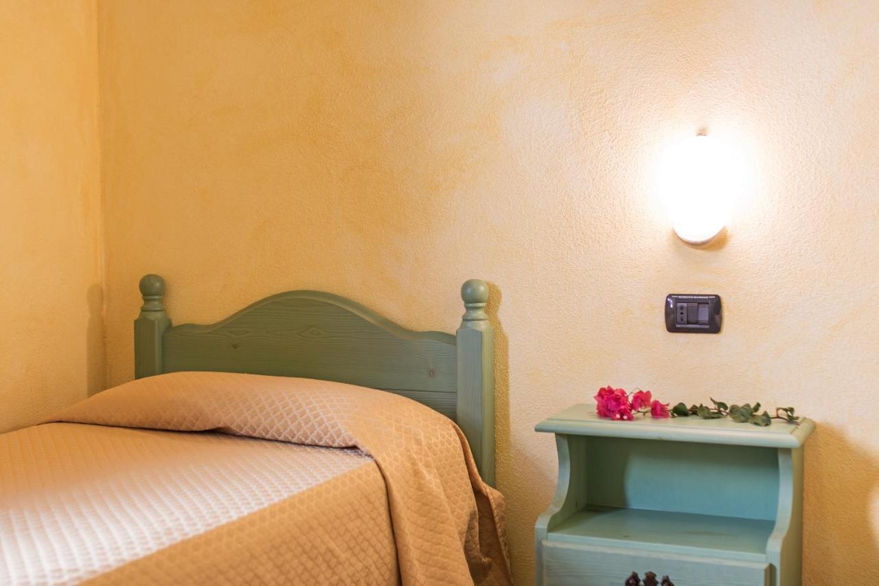 Residenza Gli Ontani Hotel Orosei Bagian luar foto