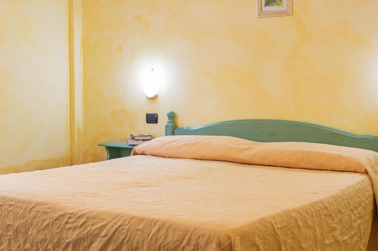 Residenza Gli Ontani Hotel Orosei Bagian luar foto