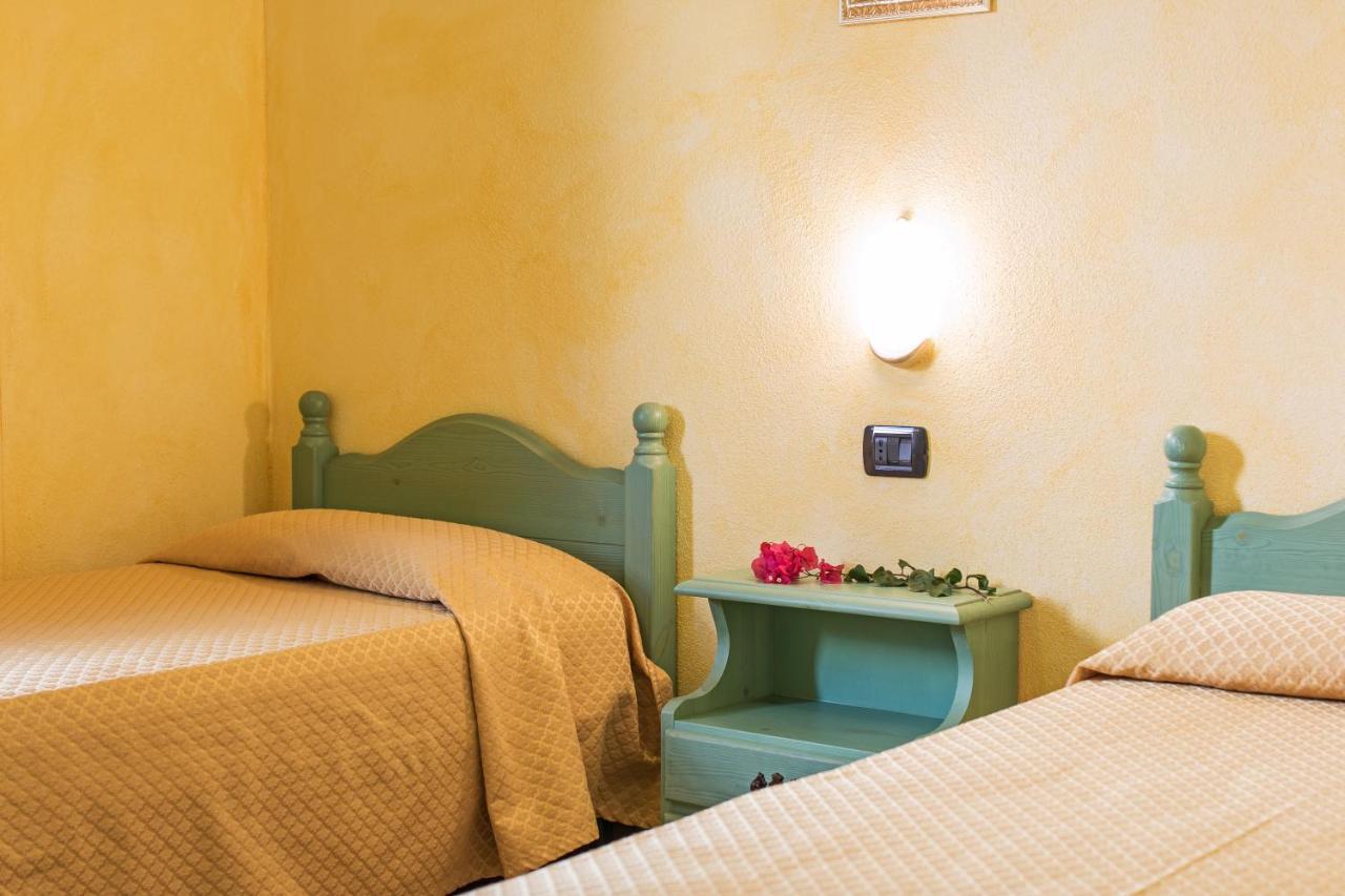 Residenza Gli Ontani Hotel Orosei Bagian luar foto